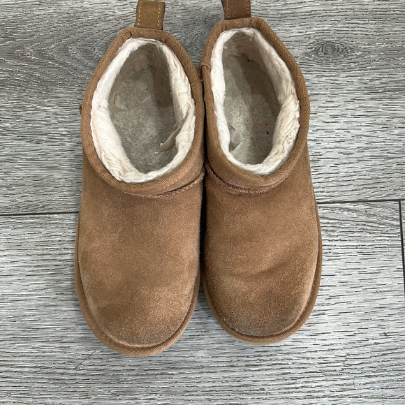 UGG Classic Ultra Mini Platform - Picture 9 of 11